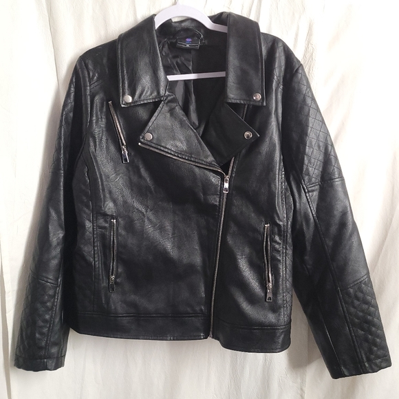 NWOT Faux Leather Jacket w/Silver Hardware & Zippered Pockets - Picture 6 of 10